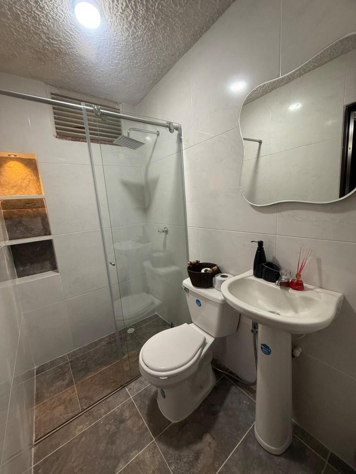 Hermosa Habitacion A Una Cuadra Del Ventura Plaza 3 Cúcuta エクステリア 写真